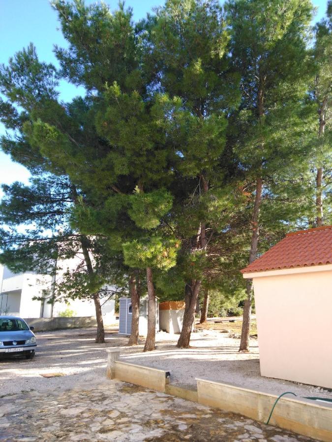 Apartments Zvonimir,Place By The Sea Mirce Exterior foto