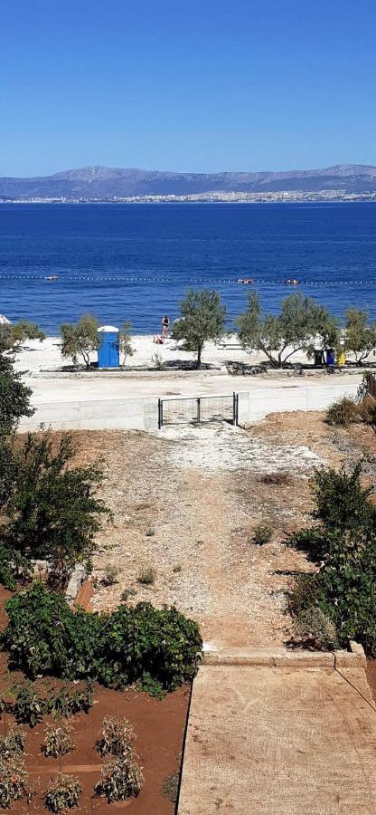 Apartments Zvonimir,Place By The Sea Mirce Exterior foto