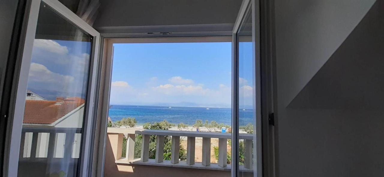 Apartments Zvonimir,Place By The Sea Mirce Exterior foto