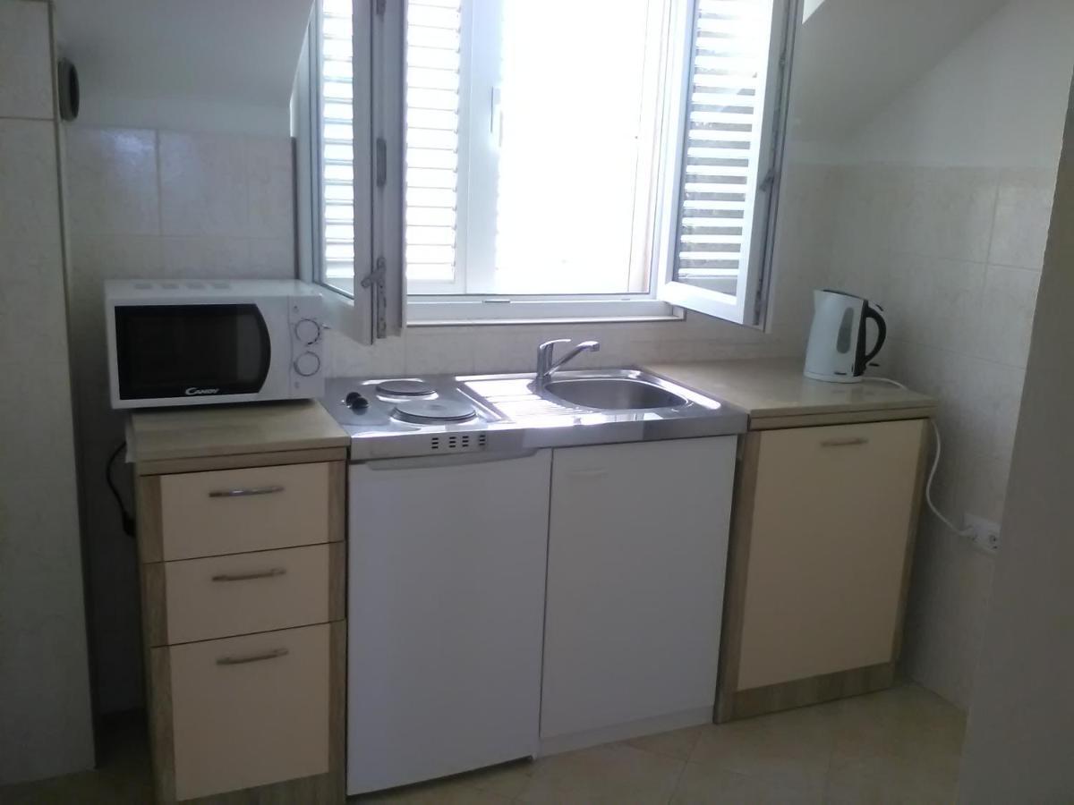 Apartments Zvonimir,Place By The Sea Mirce Exterior foto